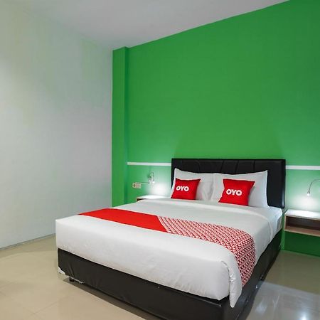 Hotel Vaccinated Staff - OYO Flagship 1575 Urban 18 Surabaya Exterior foto