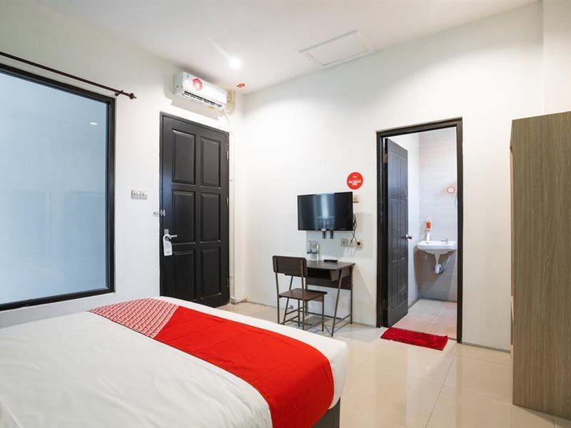 Hotel Vaccinated Staff - OYO Flagship 1575 Urban 18 Surabaya Exterior foto