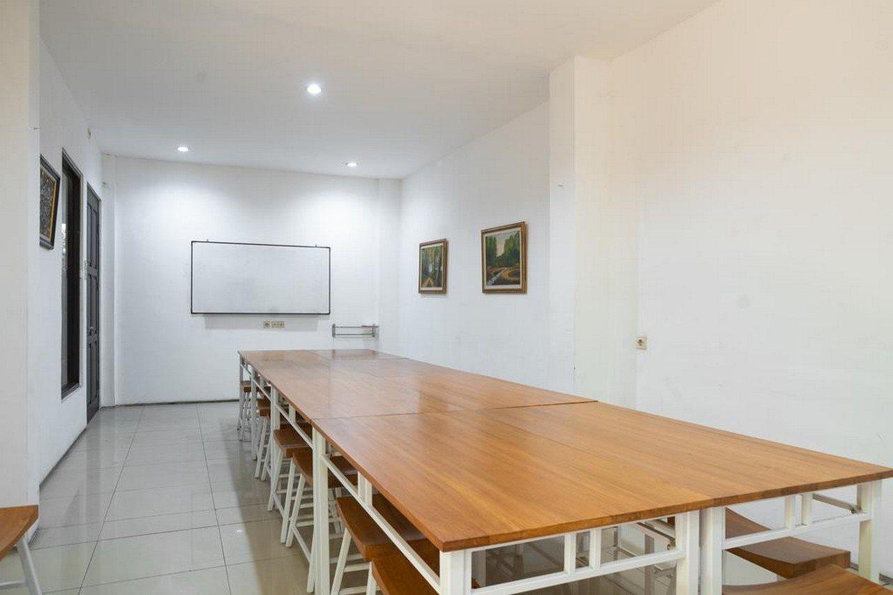 Hotel Vaccinated Staff - OYO Flagship 1575 Urban 18 Surabaya Exterior foto