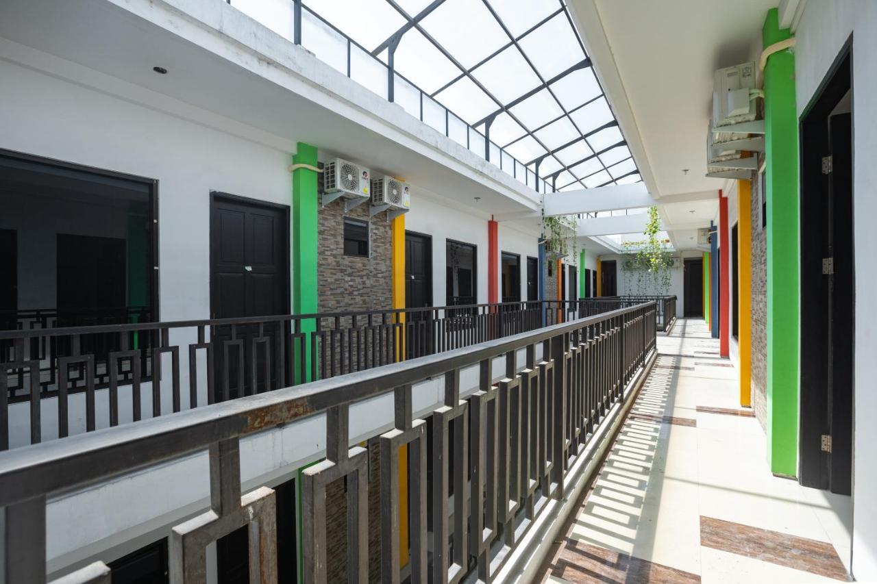 Hotel Vaccinated Staff - OYO Flagship 1575 Urban 18 Surabaya Exterior foto