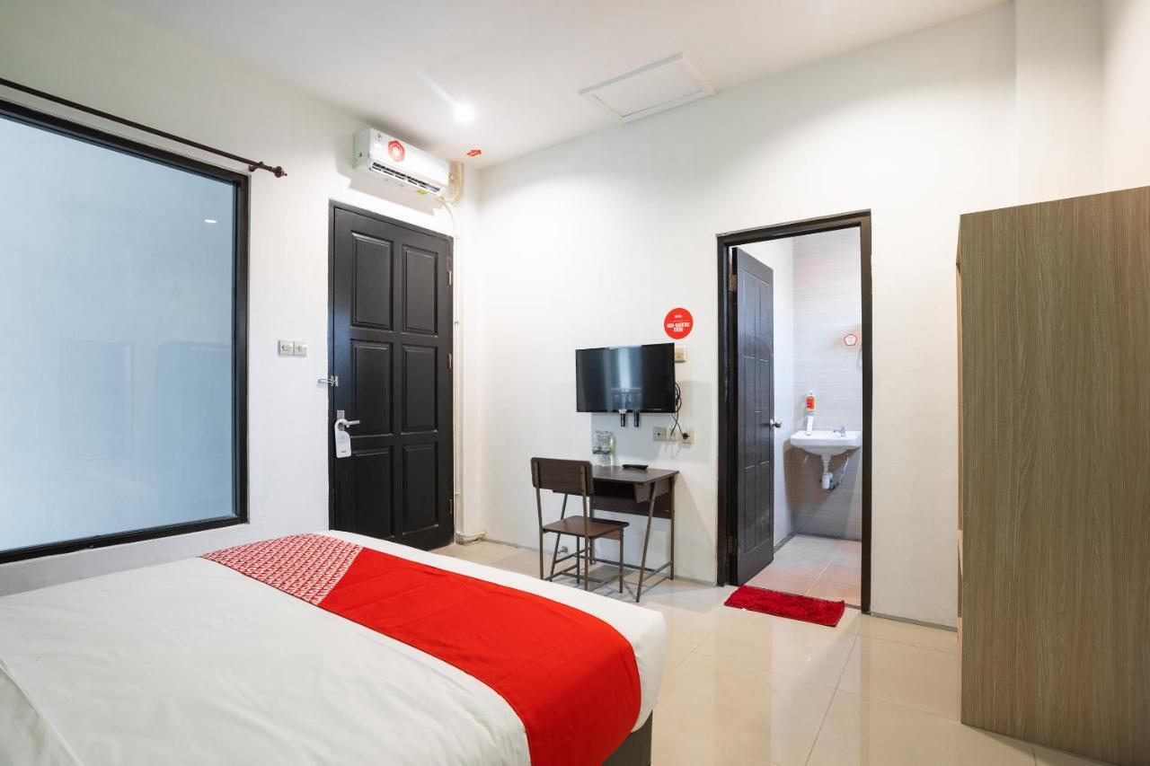 Hotel Vaccinated Staff - OYO Flagship 1575 Urban 18 Surabaya Exterior foto
