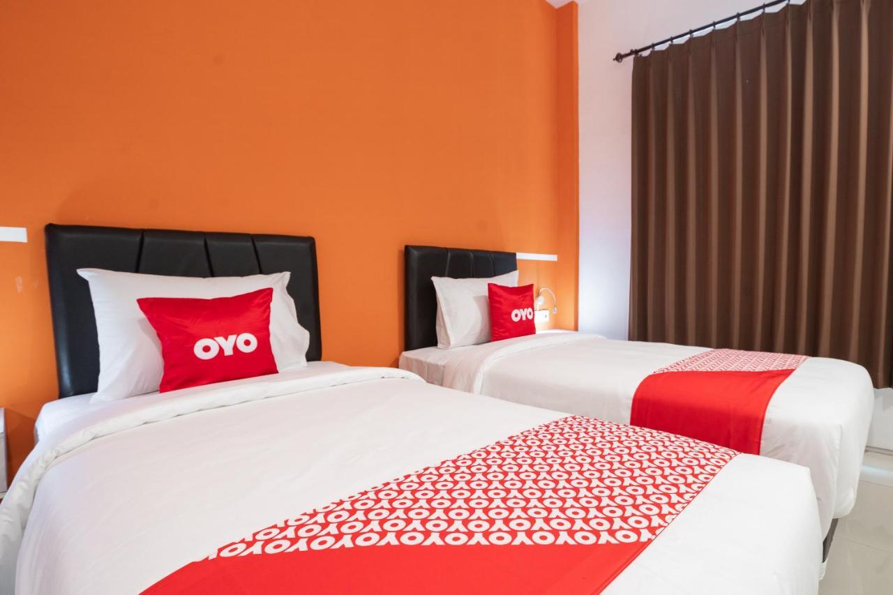 Hotel Vaccinated Staff - OYO Flagship 1575 Urban 18 Surabaya Exterior foto